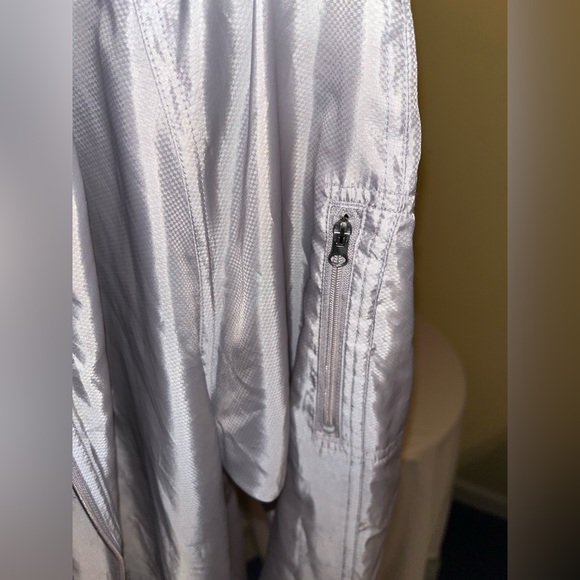 Women’s Champion Light Grey Windbreaker - size Medium - Picture 6 of 6